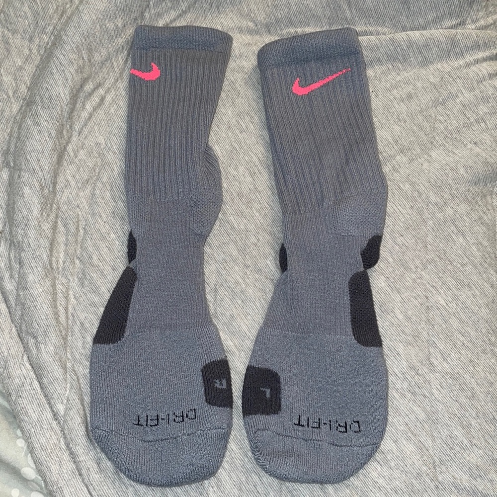 Women’s Nike elites